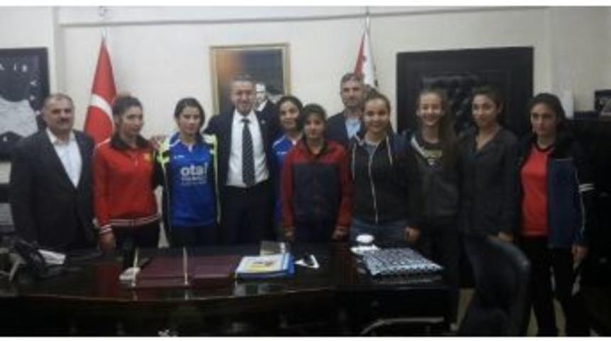 Kadınlar Futbol Takımından Emniyet M&uuml;d&uuml;r&uuml; Tokyay&rsquo;a Ziyaret