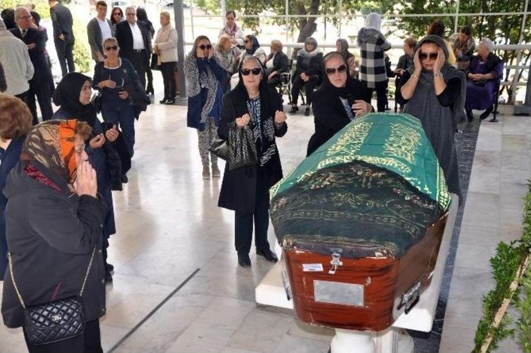 Bakıcısı Tarafından &Ouml;ld&uuml;r&uuml;len Kadın Defnedildi