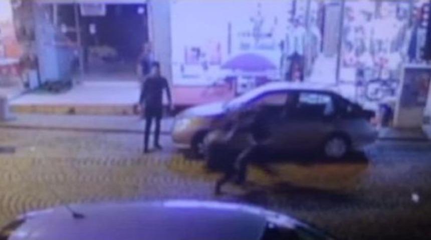 Kuzenini Sokak Ortasında 9 Yerinden Bı&ccedil;akladı