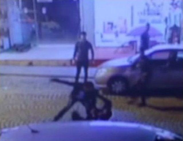 Kuzenini Sokak Ortasında 9 Yerinden Bıçakladı 1