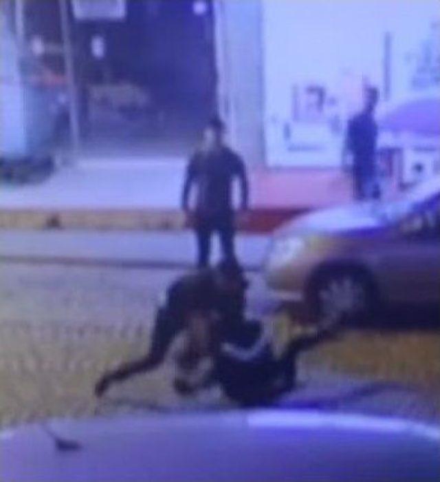 Kuzenini Sokak Ortasında 9 Yerinden Bıçakladı 2