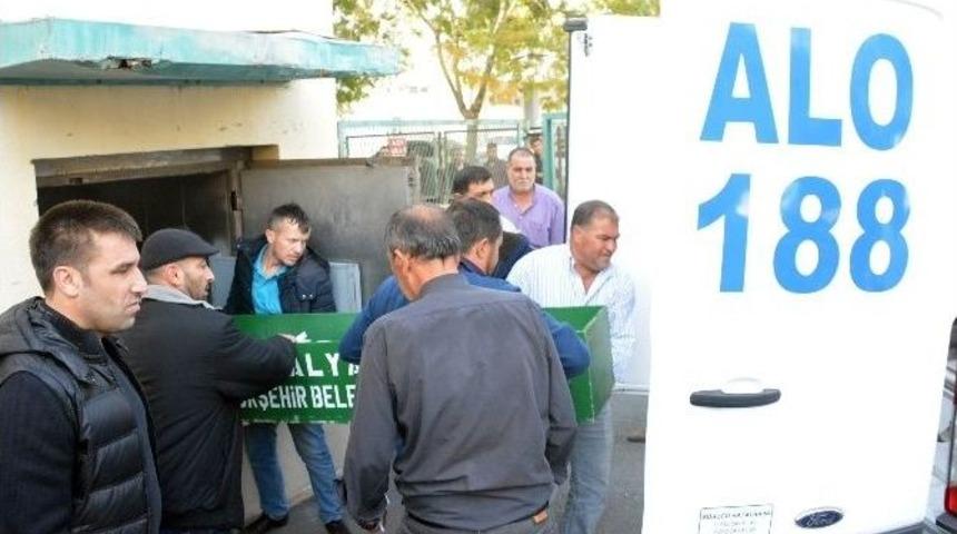 Kocasının Yakarak &Ouml;ld&uuml;rd&uuml;ğ&uuml; Kadının Cenazesi Memleketine G&ouml;nderildi