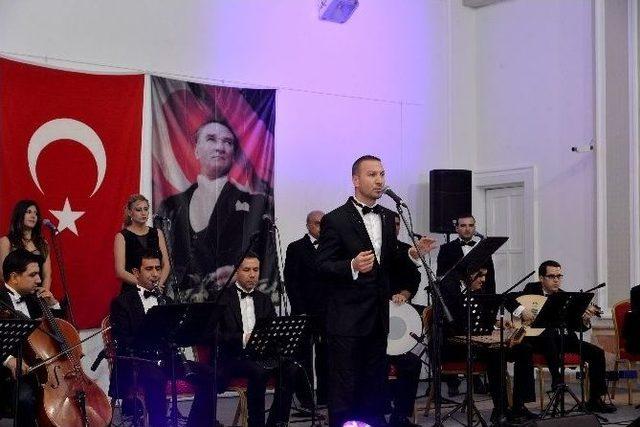 Atat&uuml;rk&rsquo;&uuml;n Sevdiği Şarkılar Adana&rsquo;da Yankılandı 1