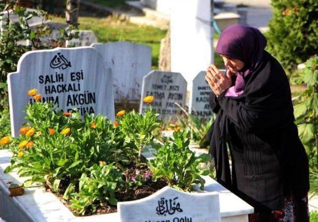 12 Kasım Depreminin Yıldönümünde Acılar Tazelendi