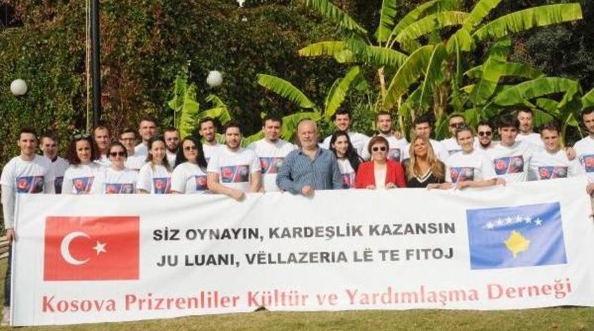 Kosovalı &Ouml;ğrenciler Iki Takıma Destek Verecek