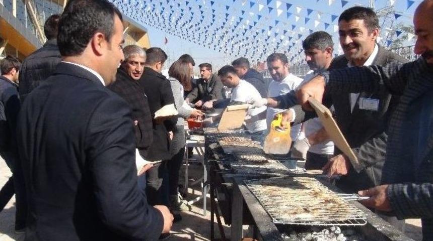 Turizmcilere İnci Kefali Ve Ayran Aşı İkramı