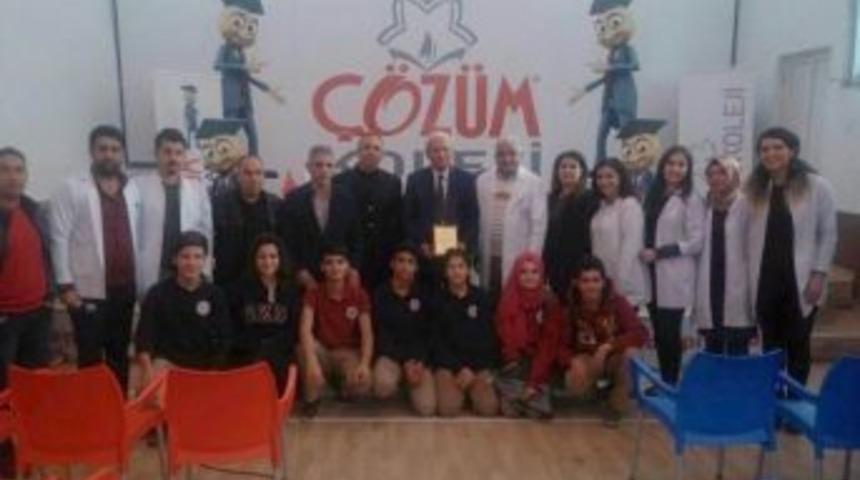 Araştırmacı Yazar G&ouml;ral &Ouml;ğrencilerle Bir Araya Geldi