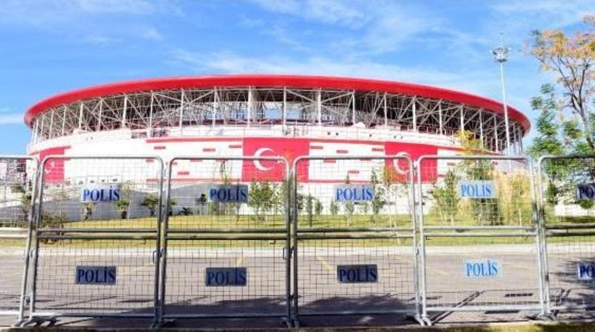 Antalya Stadyumu'nda Milli Ma&ccedil; I&ccedil;in &Uuml;st D&uuml;zey G&uuml;venlik