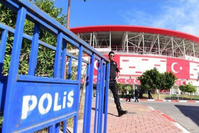 Antalya Stadyumu'nda Milli Maç Için Üst Düzey Güvenlik