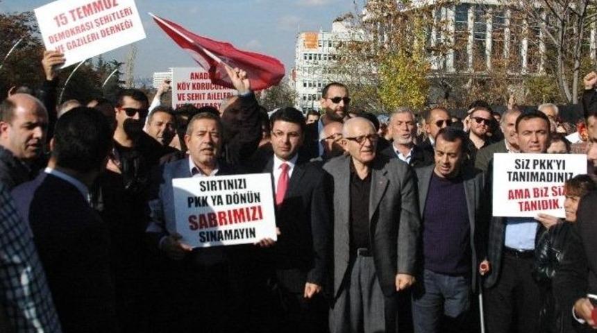 Avusturya B&uuml;y&uuml;kel&ccedil;iliği &Ouml;n&uuml;nde Protesto