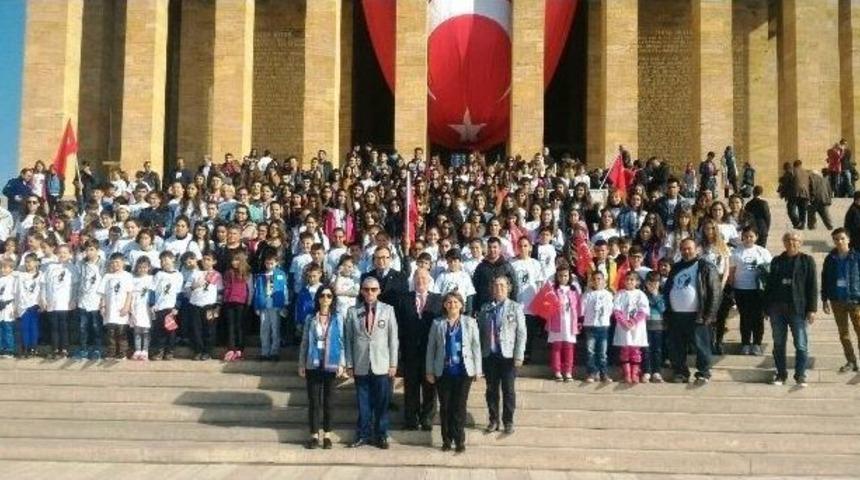 Rotaryenler Atat&uuml;rk İ&ccedil;in Mevlit Okutup 350 &Ccedil;ocuğu Anıtkabir&rsquo;e G&ouml;t&uuml;rd&uuml;