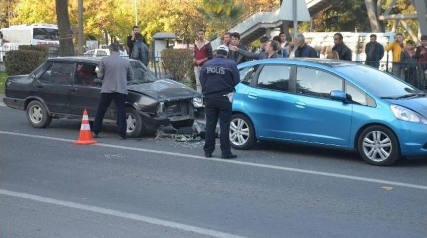 Fatsa&rsquo;da Trafik Kazaları: 2 Yaralı