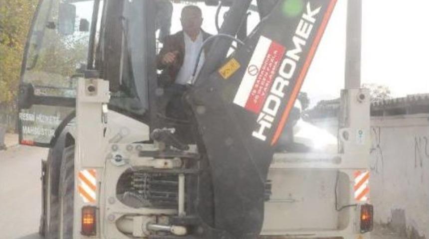 Yalova Belediye Başkanı, Babasına Ait Ahırı Kep&ccedil;e Yıktı