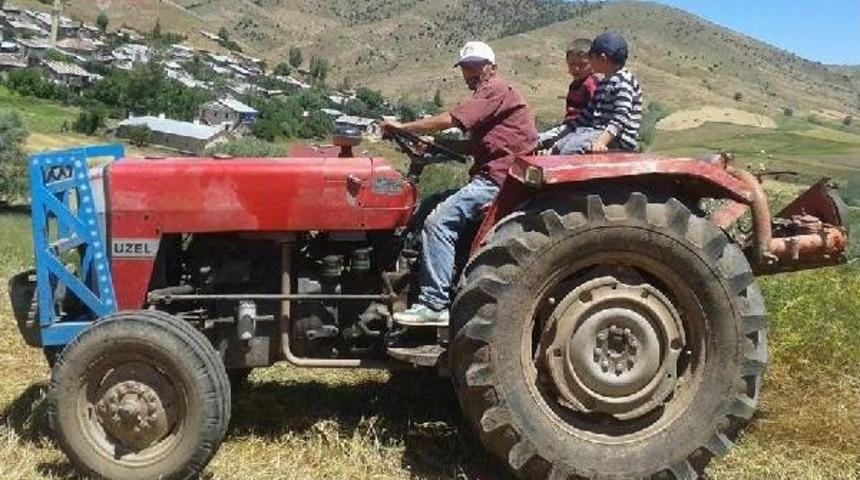 Devrilen Trakt&ouml;r&uuml;n Altında Kalan S&uuml;r&uuml;c&uuml; &Ouml;ld&uuml;