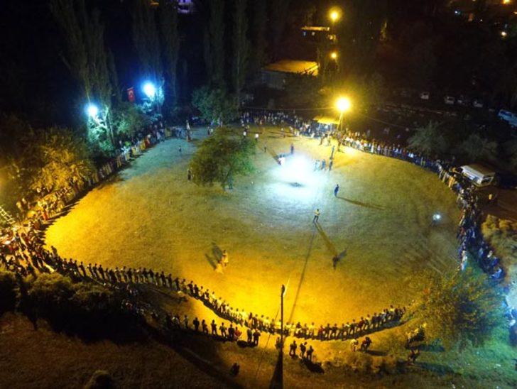 Aşiret düğününde dudak uçuklatan takı!  G1