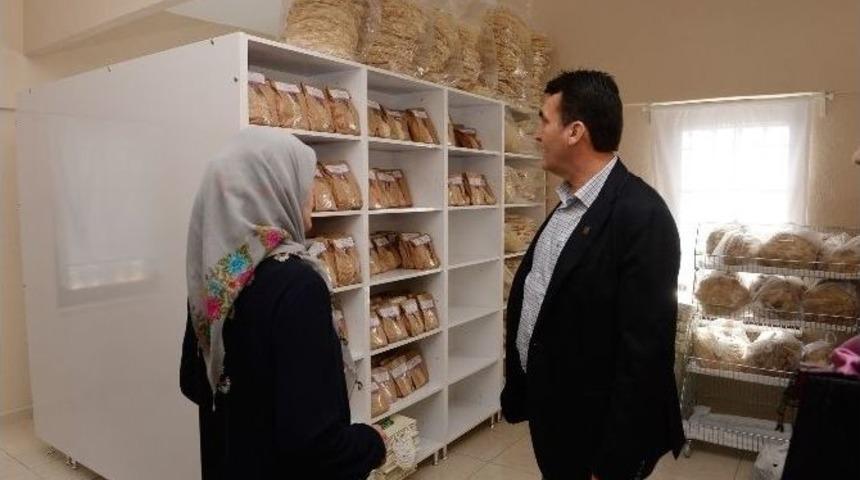 Turistler K&ouml;y Sofrasında Kahvaltı Yapacak