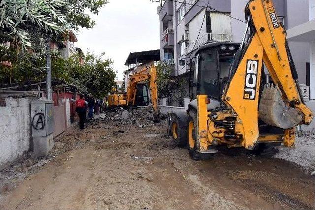 72 Sokak Sakinlerinin Evlerine Yağmur Suyu Girmeyecek