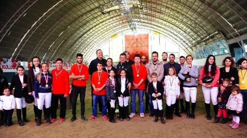Beylikd&uuml;z&uuml;&rsquo;nde 1&rsquo;inci At Yarışları Ve Pony Festivali