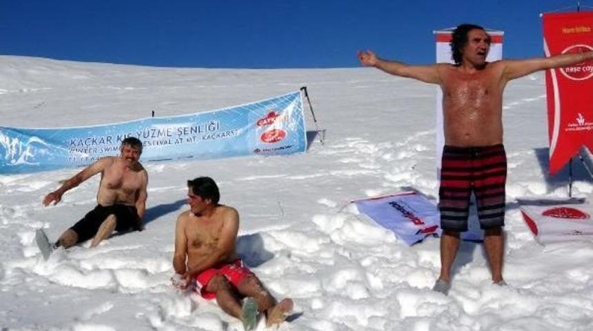 Ka&ccedil;kar Dağı Buzul G&ouml;l&uuml;'nde Y&uuml;zme Şenliği