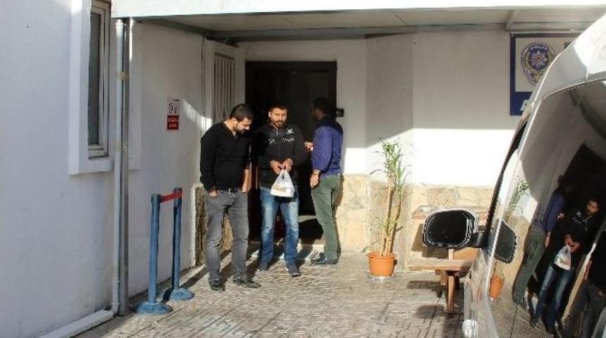 Kuzenini Sokak Ortasında Bı&ccedil;aklayan Şahıs Tutuklandı