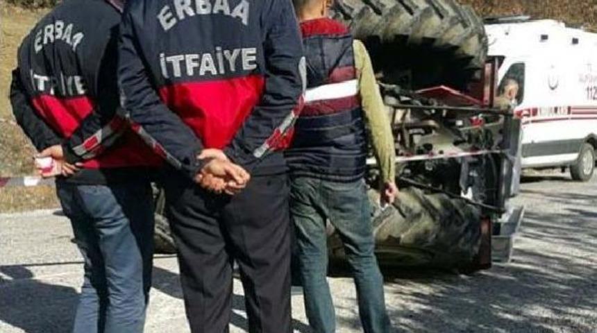 Erbaa&rsquo;Da Trakt&ouml;r Devrildi: 1 &Ouml;l&uuml;, 3 Yaralı