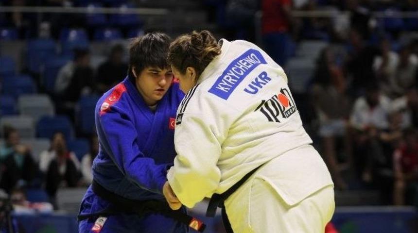 Judoda Sebile Akbulut&rsquo;tan G&uuml;m&uuml;ş Madalya