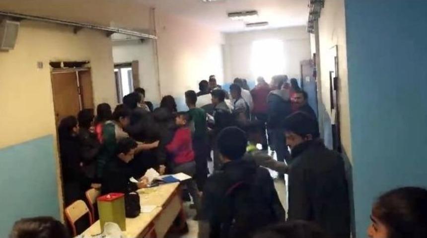 &Ouml;ğretmenle, Sağlık Personeli Arasında Gerginlik