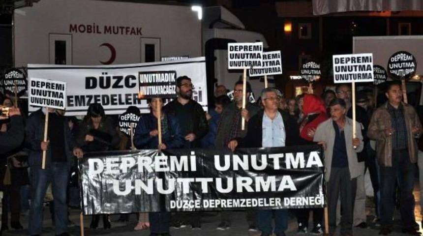 12 Kasım Depreminin Yıld&ouml;n&uuml;m&uuml;nde Acılar Tazelendi (2)
