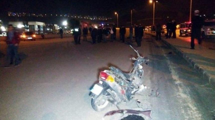 Gaziantep&rsquo;te Motosiklet İle Otomobil &Ccedil;arpıştı: 2 &Ouml;l&uuml;
