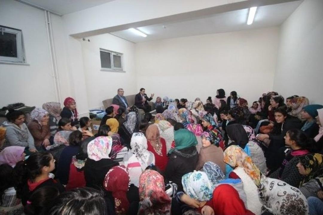 Vali Işın, Pansiyonda Kalan &Ouml;ğrencileri Ziyaret Etti