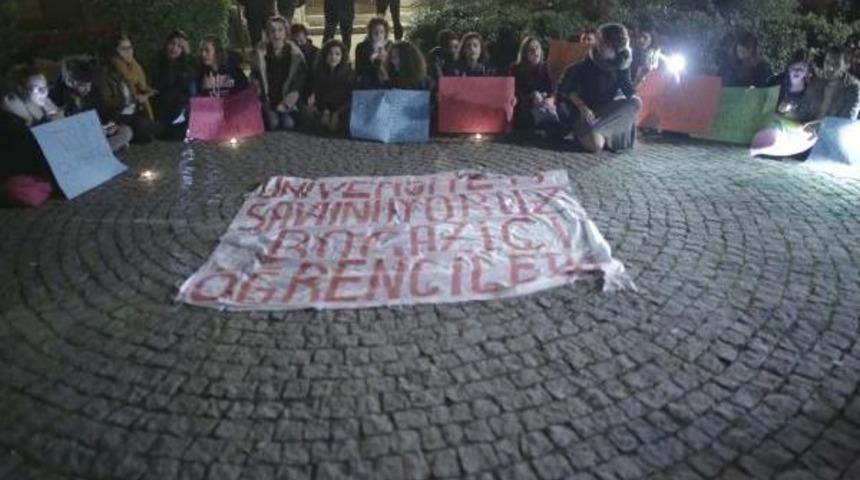 Boğazi&ccedil;ili &Ouml;ğrencilerden Rekt&ouml;r Protestosu