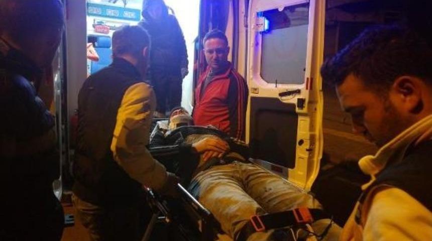 Park Halindeki 2 Araca &Ccedil;arpan Alkoll&uuml; S&uuml;r&uuml;c&uuml; Yaralandı