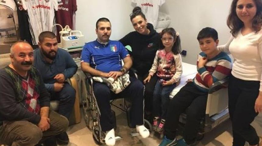 Yeşim Salkım'dan Maganda Kurbanı Liseliye Destek