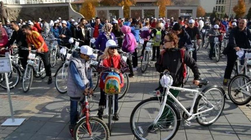 Sağlıklı Yaşam I&ccedil;in Pedal &Ccedil;evirdiler