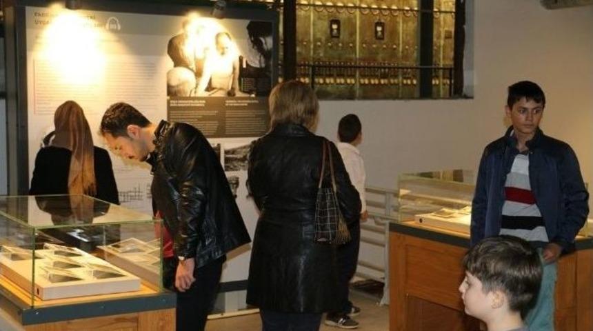 T&uuml;rkiye&rsquo;nin Hafızası Kağıt M&uuml;zesi&rsquo;ne İlk G&uuml;nden İlgi Yoğun Oldu