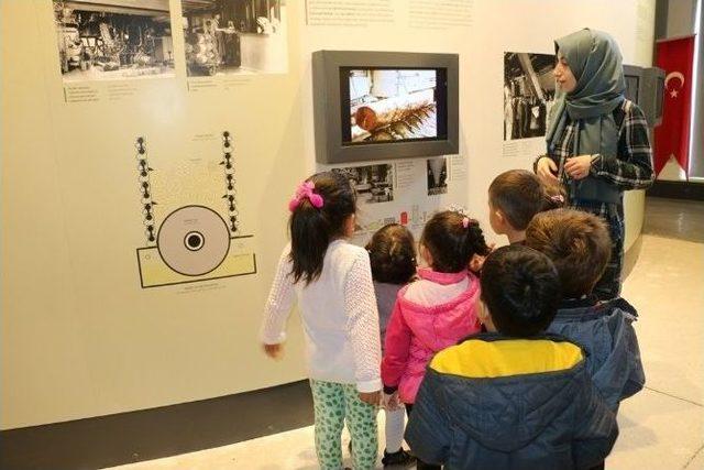 Türkiye’nin Hafızası Kağıt Müzesi’ne İlk Günden İlgi Yoğun Oldu