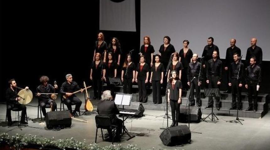 Ruhi Su Dostlar Korosu&rsquo;ndan Unutulmaz Performans