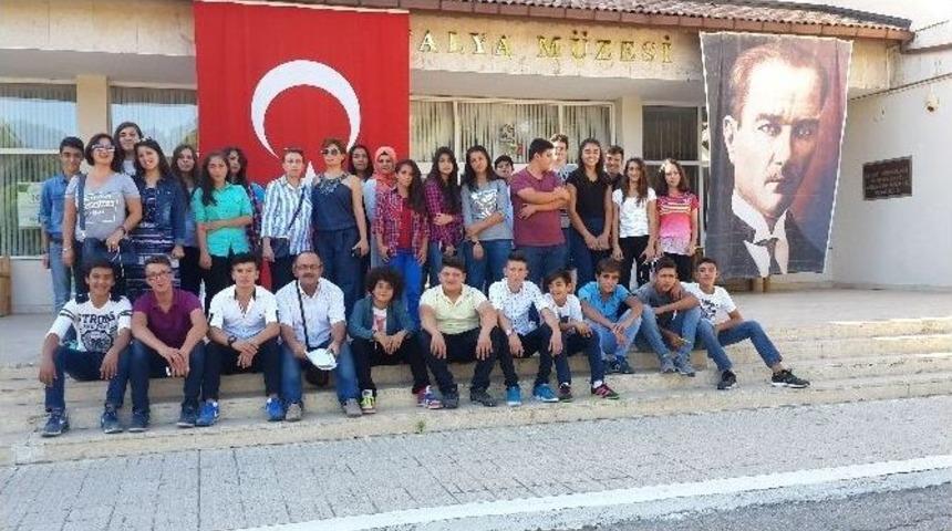 Finike&rsquo;deki Girişimci &Ouml;ğrenciler, Expo Ve Antalya M&uuml;zesi&rsquo;ni Gezdi