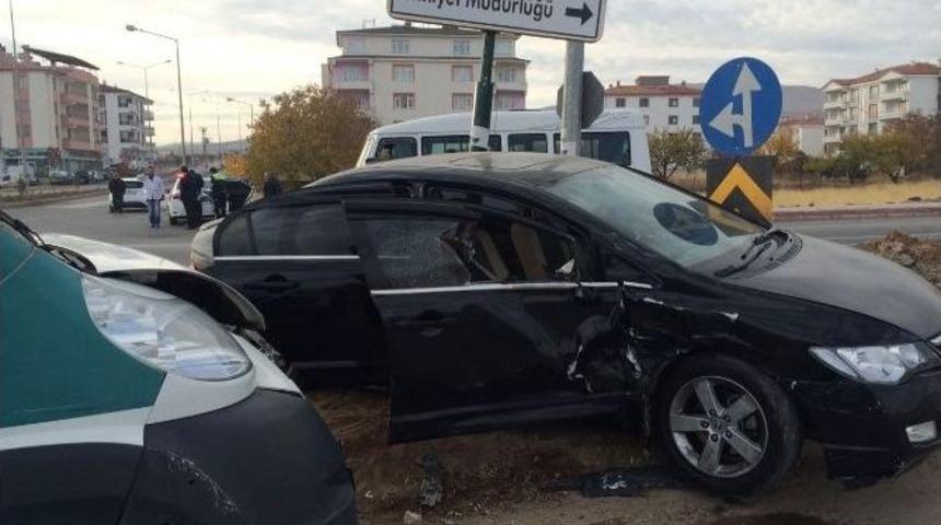 Elazığ&rsquo;da Trafik Kazası: 3 Yaralı