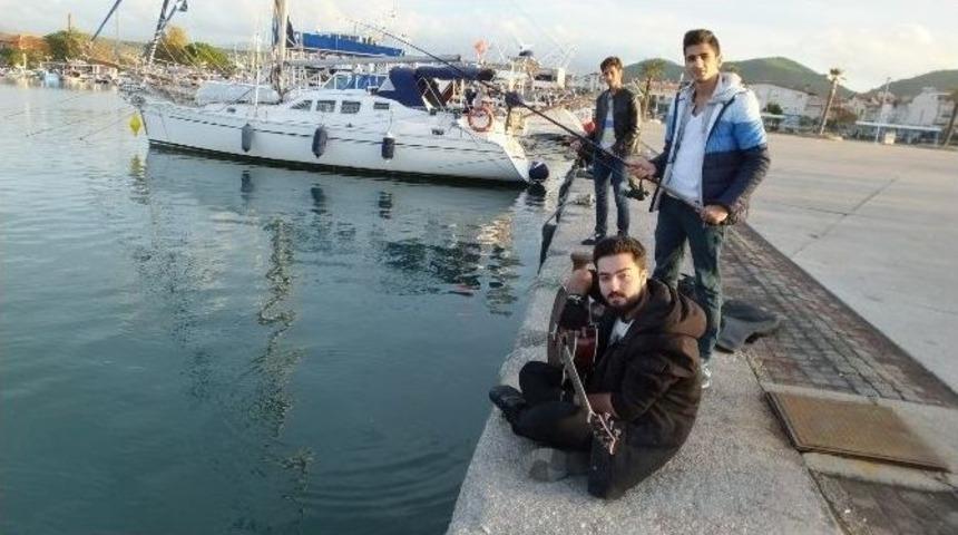 Burhaniye&rsquo;de Sazlı S&ouml;zl&uuml; Balık Avı