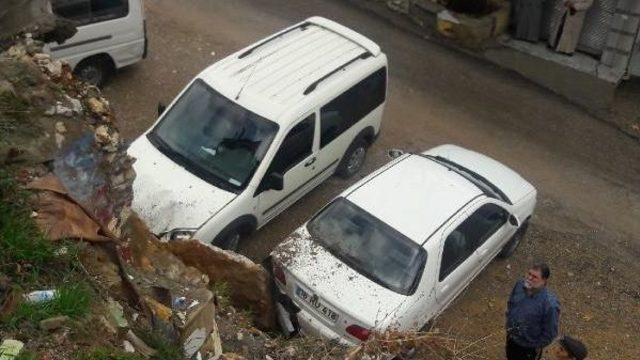 Bursa da Istinat Duvarı 2 Aracın Üzerine Yıkıldı 1