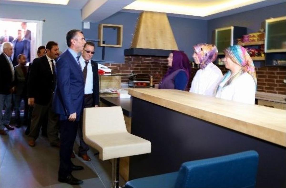 Edremit&rsquo;te Eğitime Hayırsever Desteği