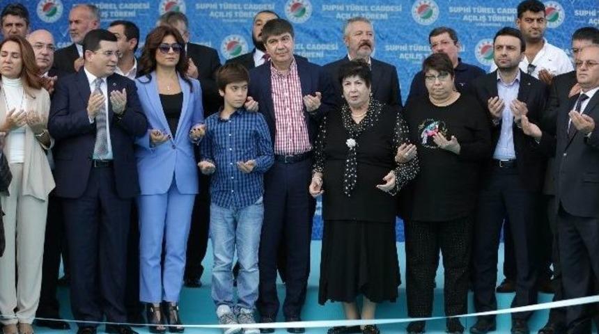 Başkan T&uuml;rel Ve Ailesini Duygulandıran A&ccedil;ılış