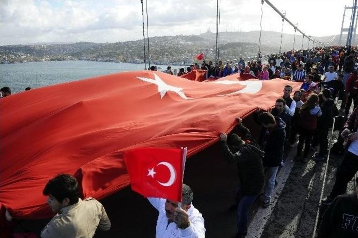 Y&uuml;zbinler &rsquo;15 Temmuz Şehitleri&rsquo; İ&ccedil;in Koştu