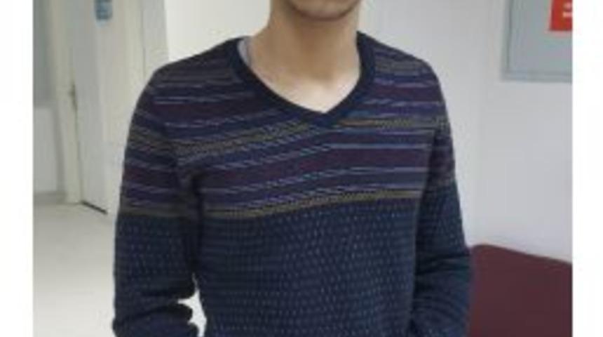 Ev Arkadaşını Bı&ccedil;akla Ağır Yaraladı