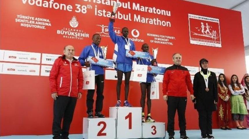 38. Vodafone İstanbul Maratonu &Ouml;d&uuml;l T&ouml;reni Yapıldı