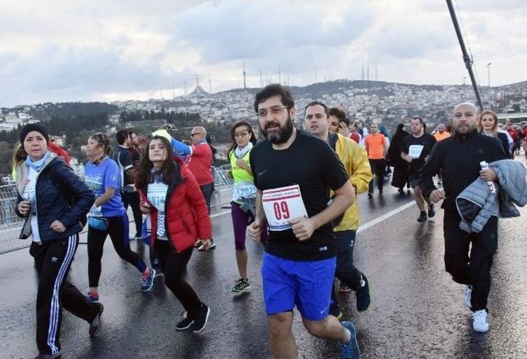 Başkan Hazinedar 15 Temmuz Şehitleri İ&ccedil;in Koştu