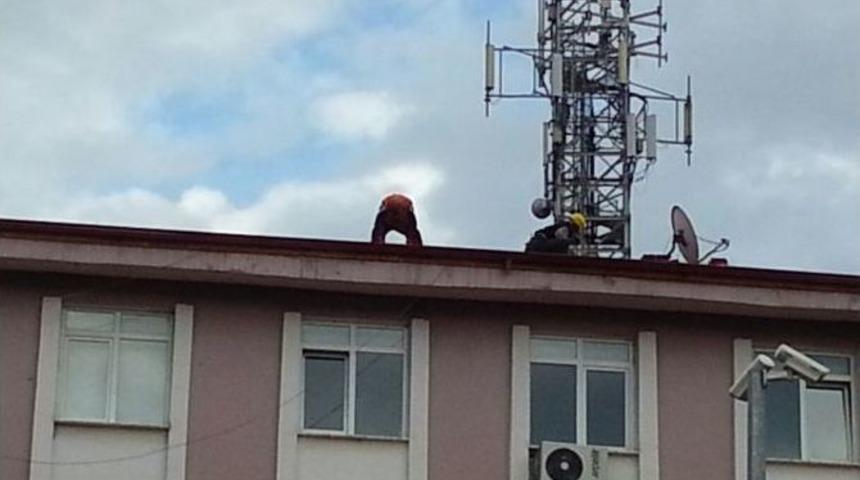 &Ccedil;atı Ustaları Canlarını Hi&ccedil;e Sayarak &Ccedil;alışıyorlar