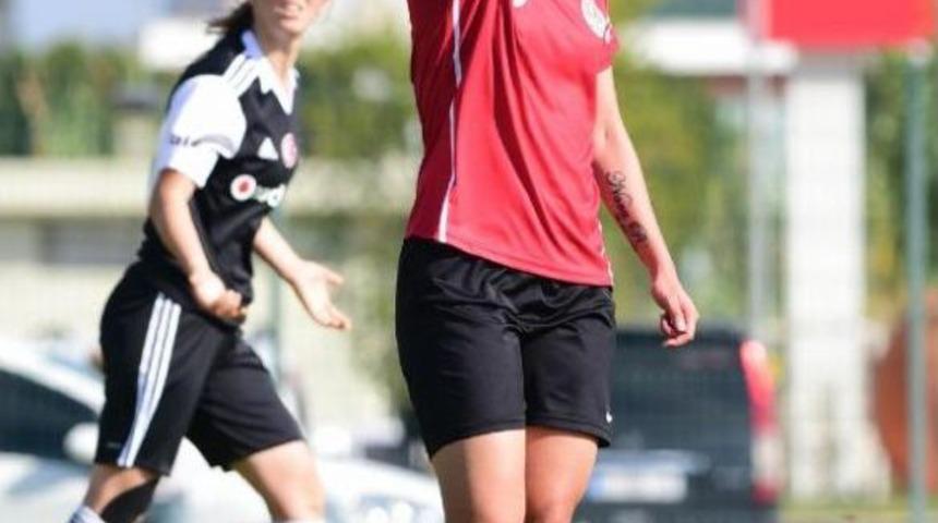 'dişi Ronaldinho'dan Beşiktaş'a 2 Gol