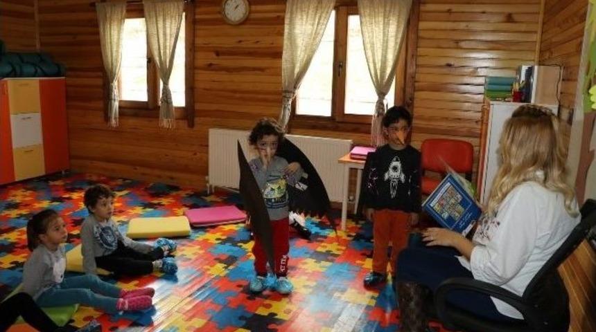 Minikler Hem &Ouml;ğrendi Hem De Oynadı